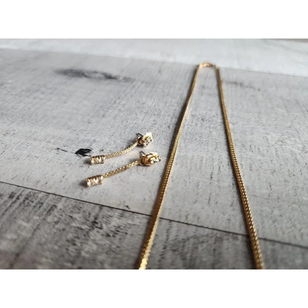 Vintage Avon Sparkling Crystal V-Shaped Necklace And Dangle Earring Set, In Box - Picture 5 of 8